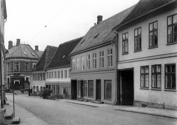 Nedergade set mod Brogade, 1933